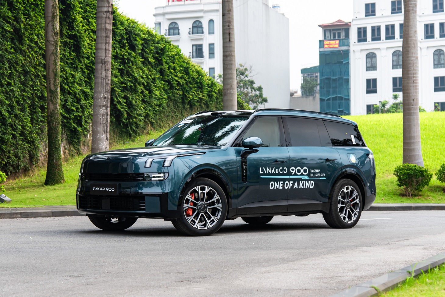Lynk & Co 900 ra mắt Việt Nam: Giá 3,069 tỉ, không xăng chạy 170km, hai màn 30inch - Ảnh 2.