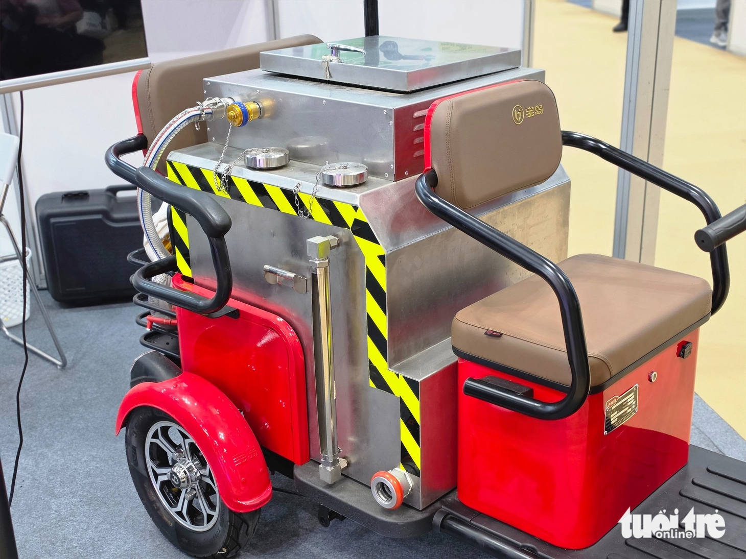Xe điện chữa cháy mini ở Việt Nam: Chỉ nhỉnh hơn Honda SH, bồn nước 190 lít, triển khai trong 35 giây - Ảnh 2.