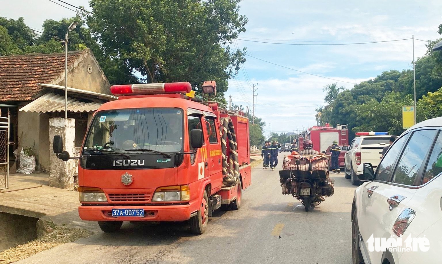 Bộ đội, công an căng mình chữa cháy rừng trong 'chảo lửa' - Ảnh 6.