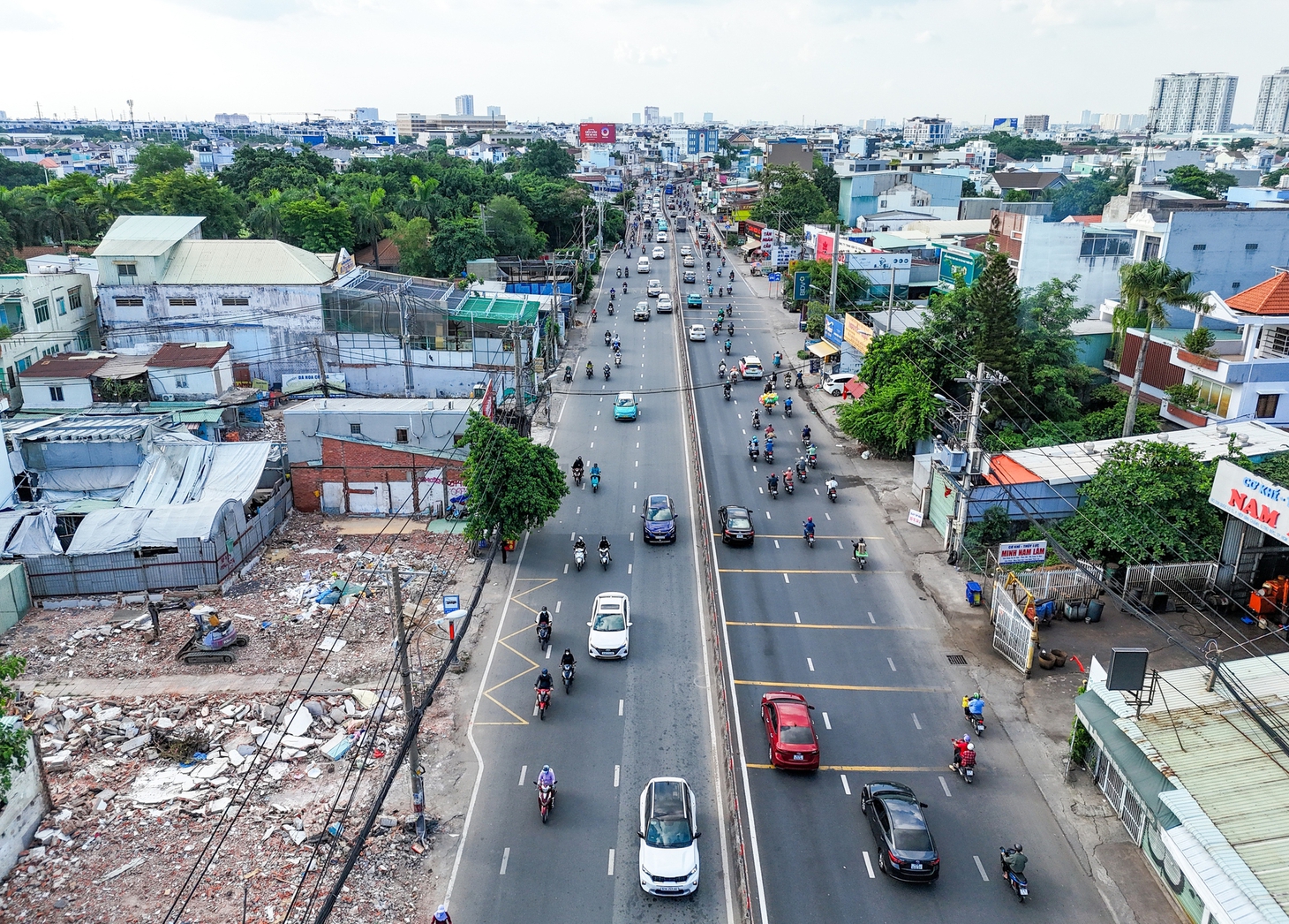 Dọc quốc lộ 13, nhà cửa liên tiếp tháo dỡ để nhường chỗ mở rộng đường - Ảnh 10.