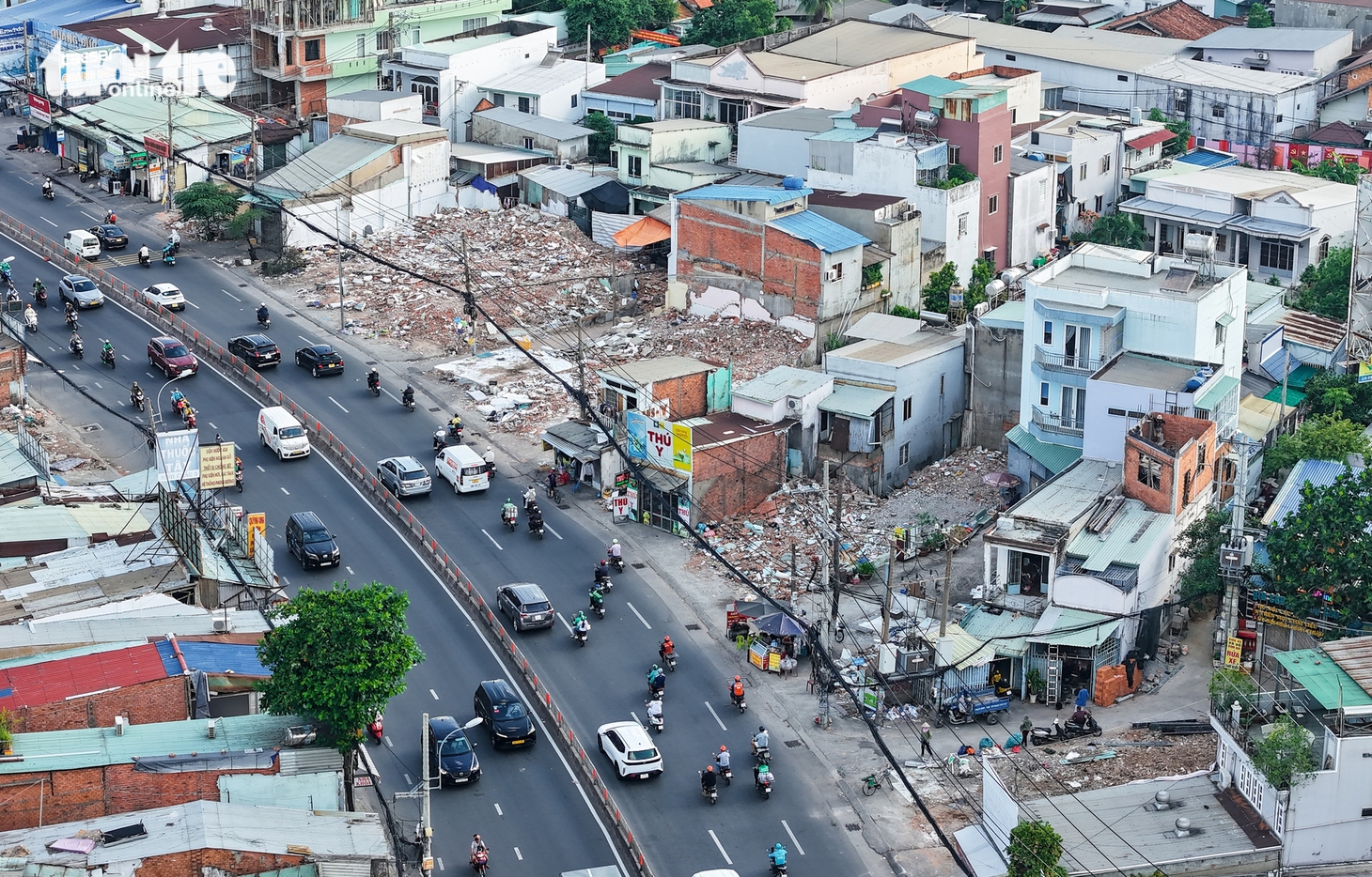 Dọc quốc lộ 13, nhà cửa liên tiếp tháo dỡ để nhường chỗ mở rộng đường - Ảnh 12.