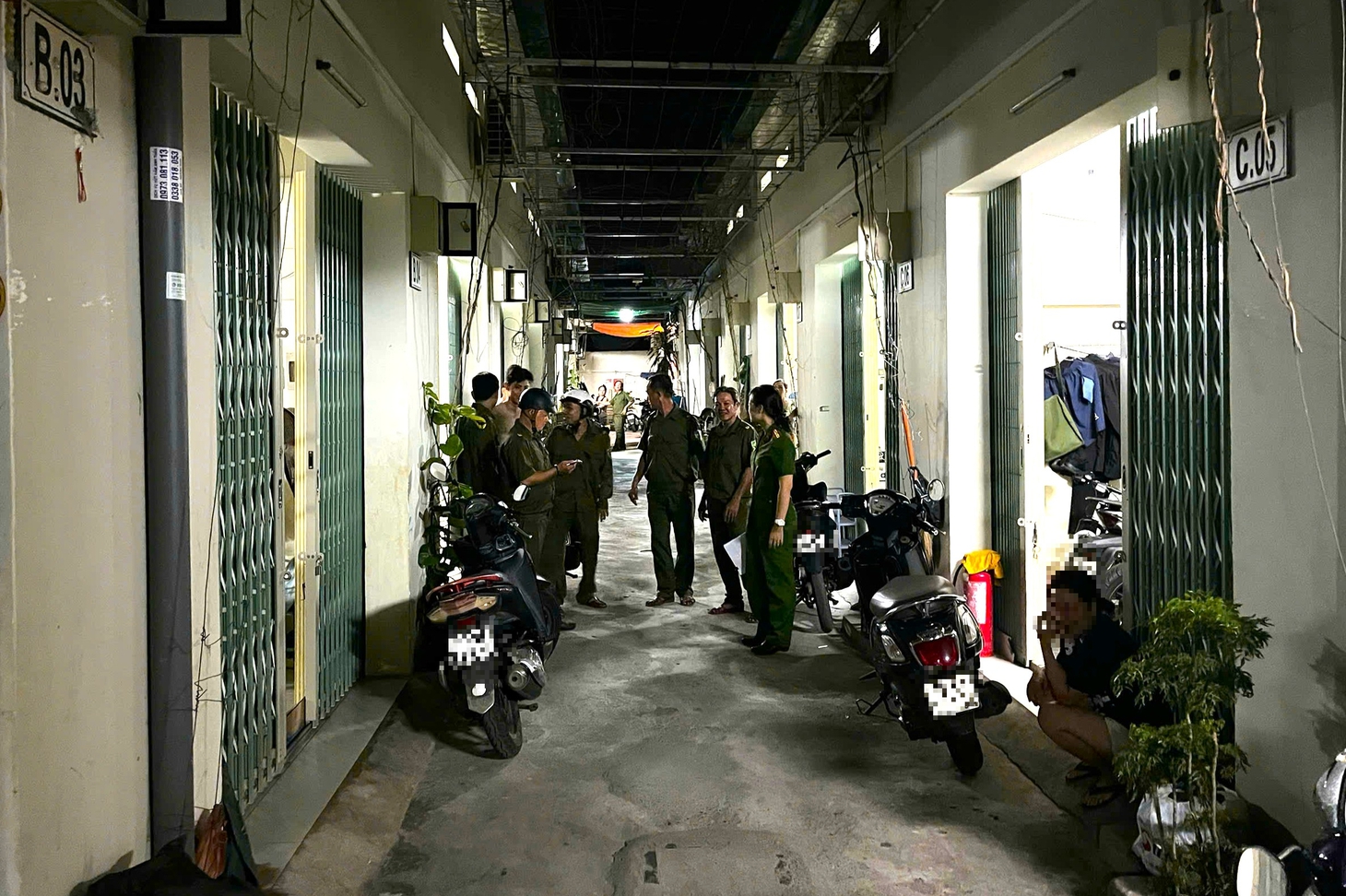 Theo chân công an phường gõ cửa từng phòng trọ xét nghiệm ma túy trong cộng đồng - Ảnh 8.