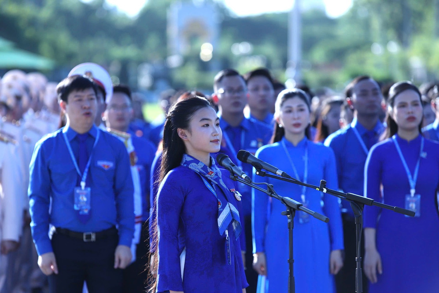 Gần 800 đại biểu thanh niên viếng Chủ tịch Hồ Chí Minh - Ảnh 5.