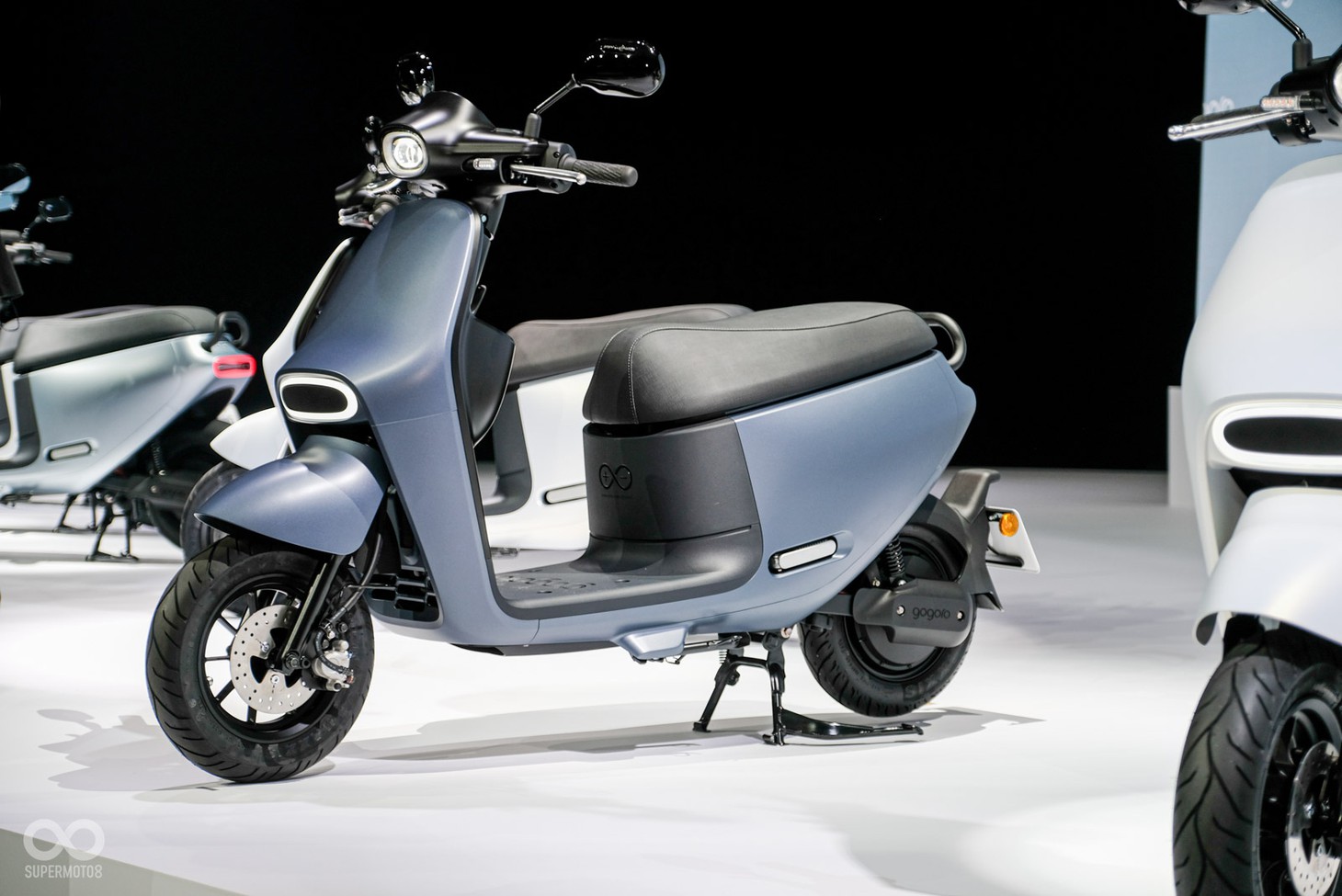 Hãng xe sắp vào Việt Nam ra mắt xe máy điện giá ngang Honda SH Mode, sàn để vừa vali 28inch, khay để cốc - Ảnh 15.