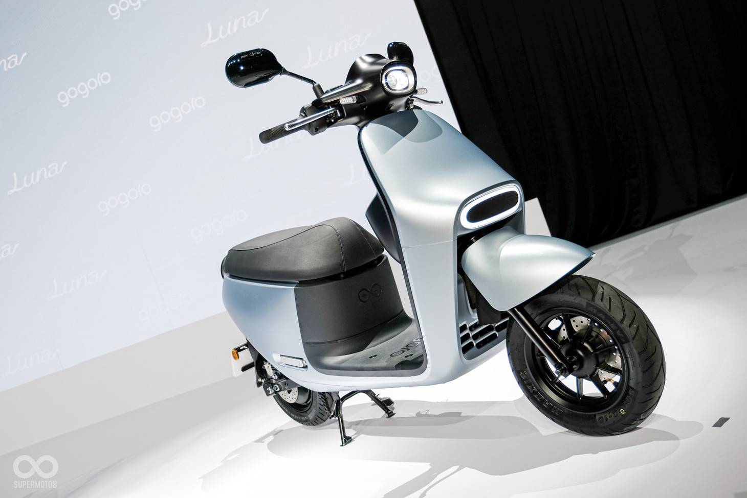 Hãng xe sắp vào Việt Nam ra mắt xe máy điện giá ngang Honda SH Mode, sàn để vừa vali 28inch, khay để cốc - Ảnh 14.