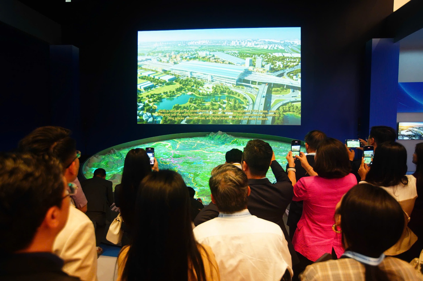 Công bố Quy hoạch thủ đô Hà Nội tầm nhìn 100 năm và đầu tư năm 2026 - Ảnh 7.