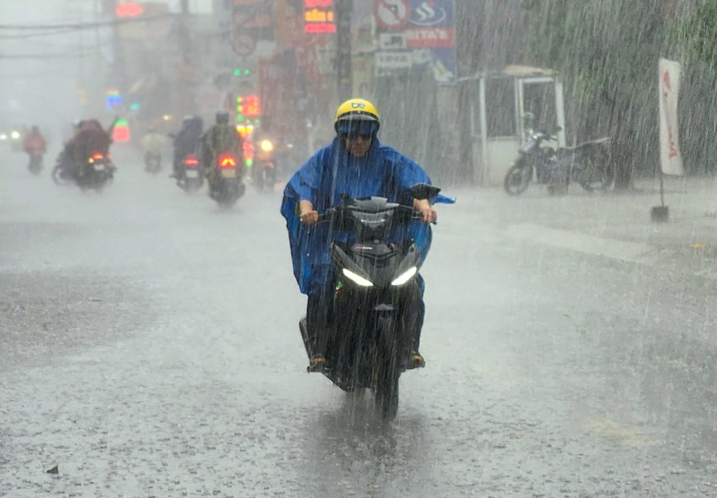 mưa to - Ảnh 1.