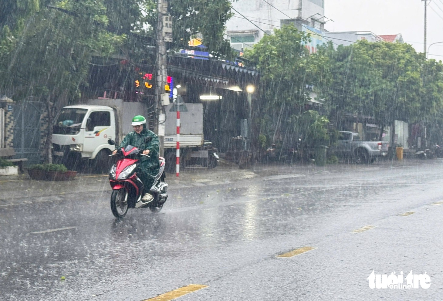 Mưa lớn giải nhiệt phía nam Đà Nẵng sau đợt nắng như đổ lửa - Ảnh 6.
