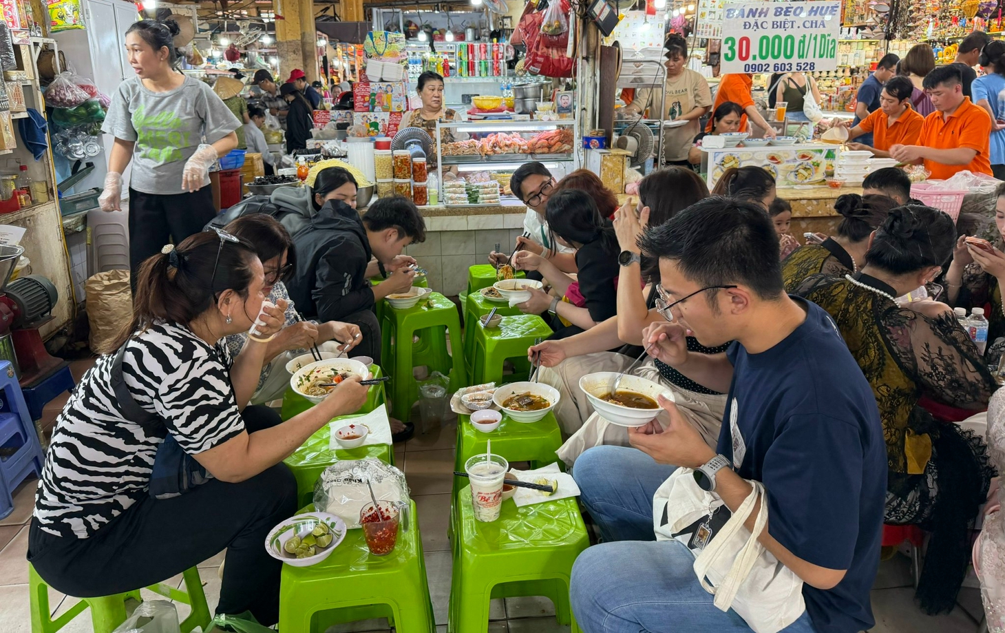 Michelin Guide tại TP.HCM có đang bỏ quên bánh mì? - Ảnh 1.
