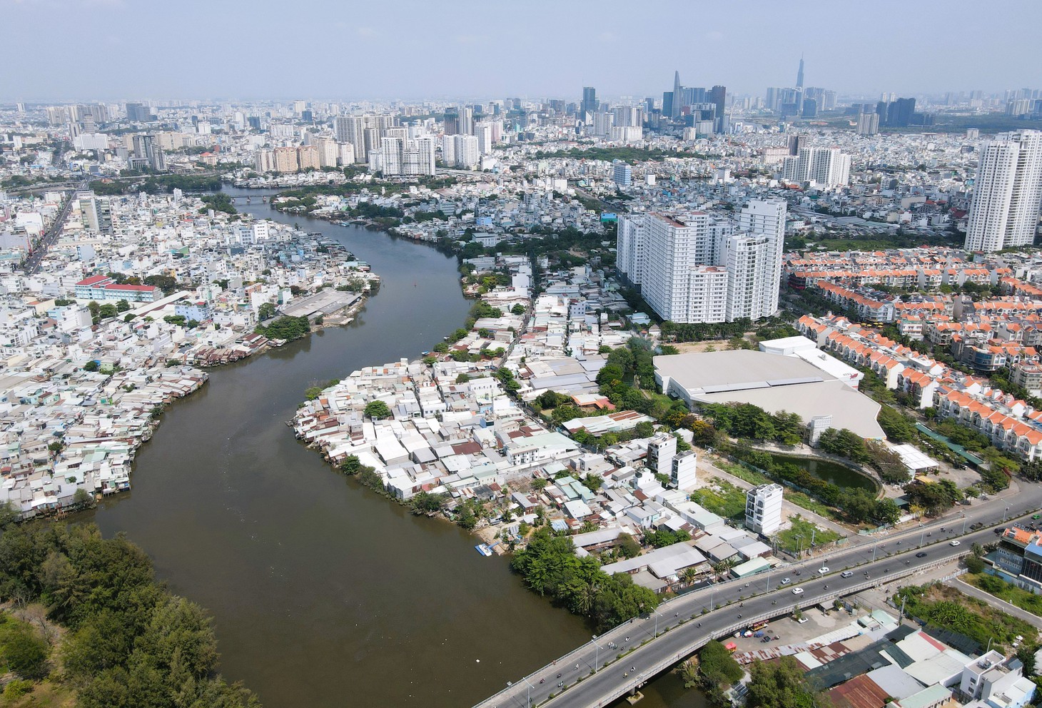 TP.HCM cắm mốc 515km bờ sông, tạo quỹ đất làm công viên, đường sá - Ảnh 1.