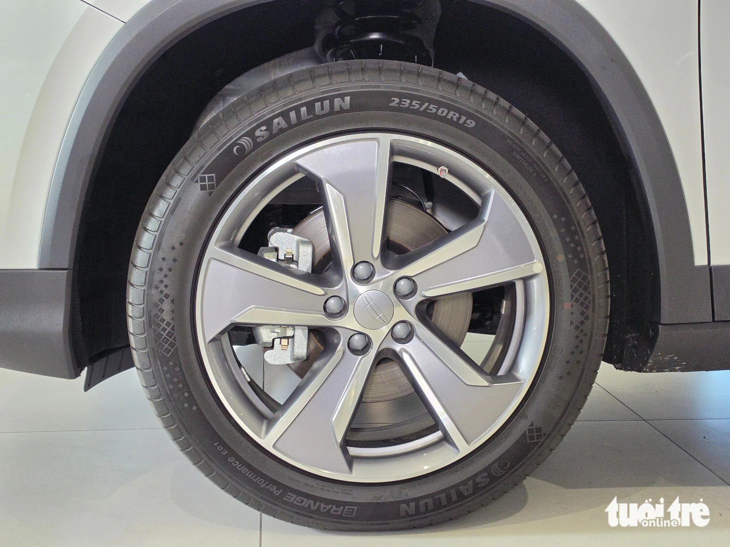 Geely Okavango ra mắt Việt Nam: Giá từ 739 triệu, rẻ hơn Toyota Corolla Cross dù rộng hơn Santa Fe - Ảnh 12.