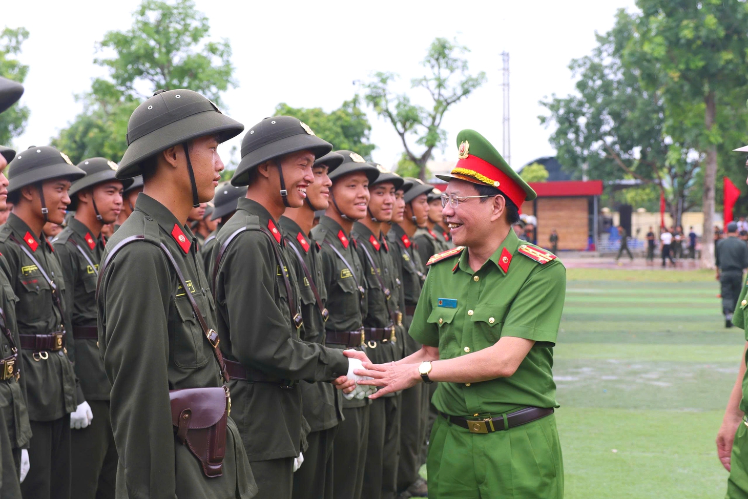 Hình ảnh cảnh sát cơ động huấn luyện cho chiến sĩ mới - Ảnh 12.