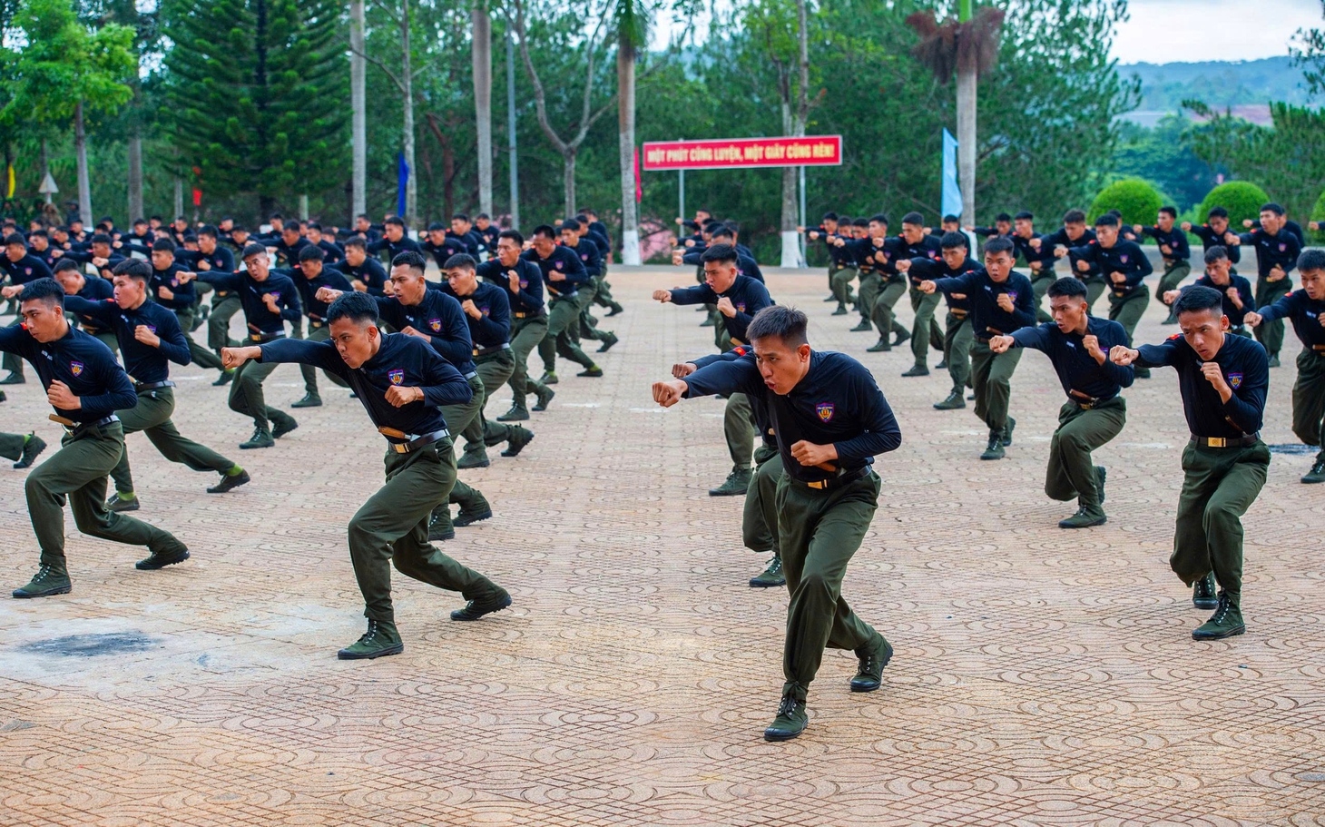 cảnh sát cơ động - Ảnh 6.