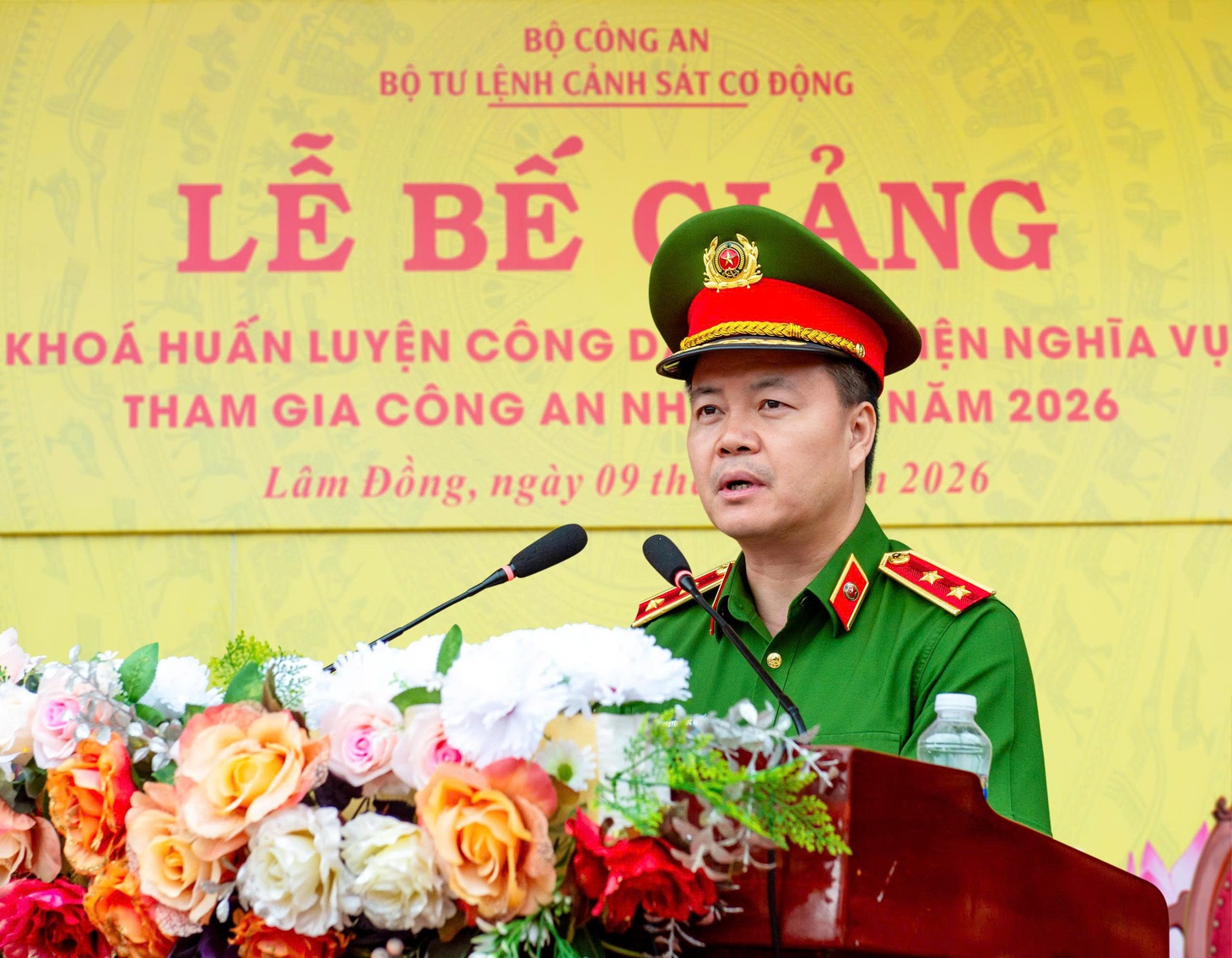 Hình ảnh cảnh sát cơ động huấn luyện cho chiến sĩ mới - Ảnh 2.