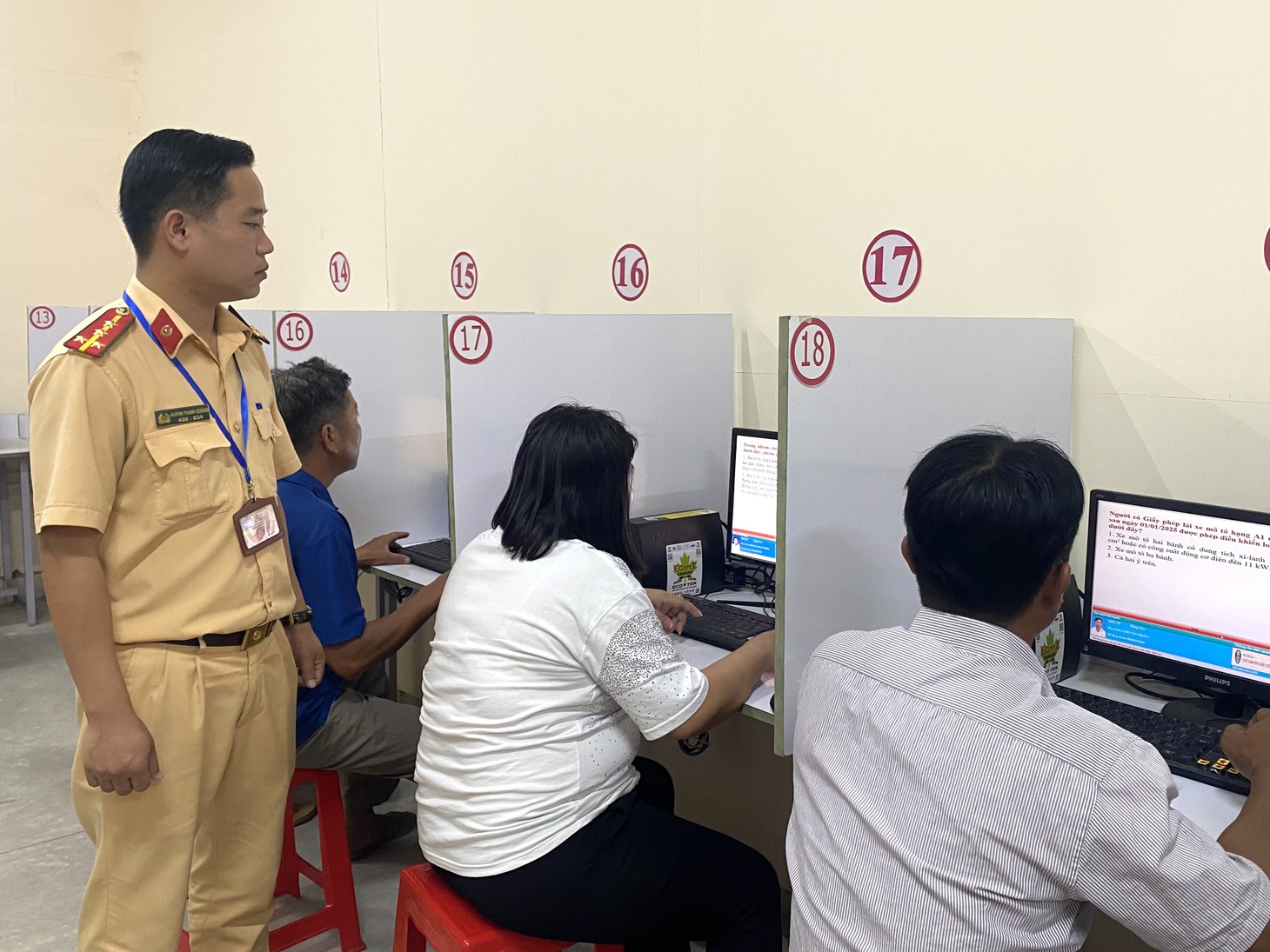 sát hạch lái xe - Ảnh 1.