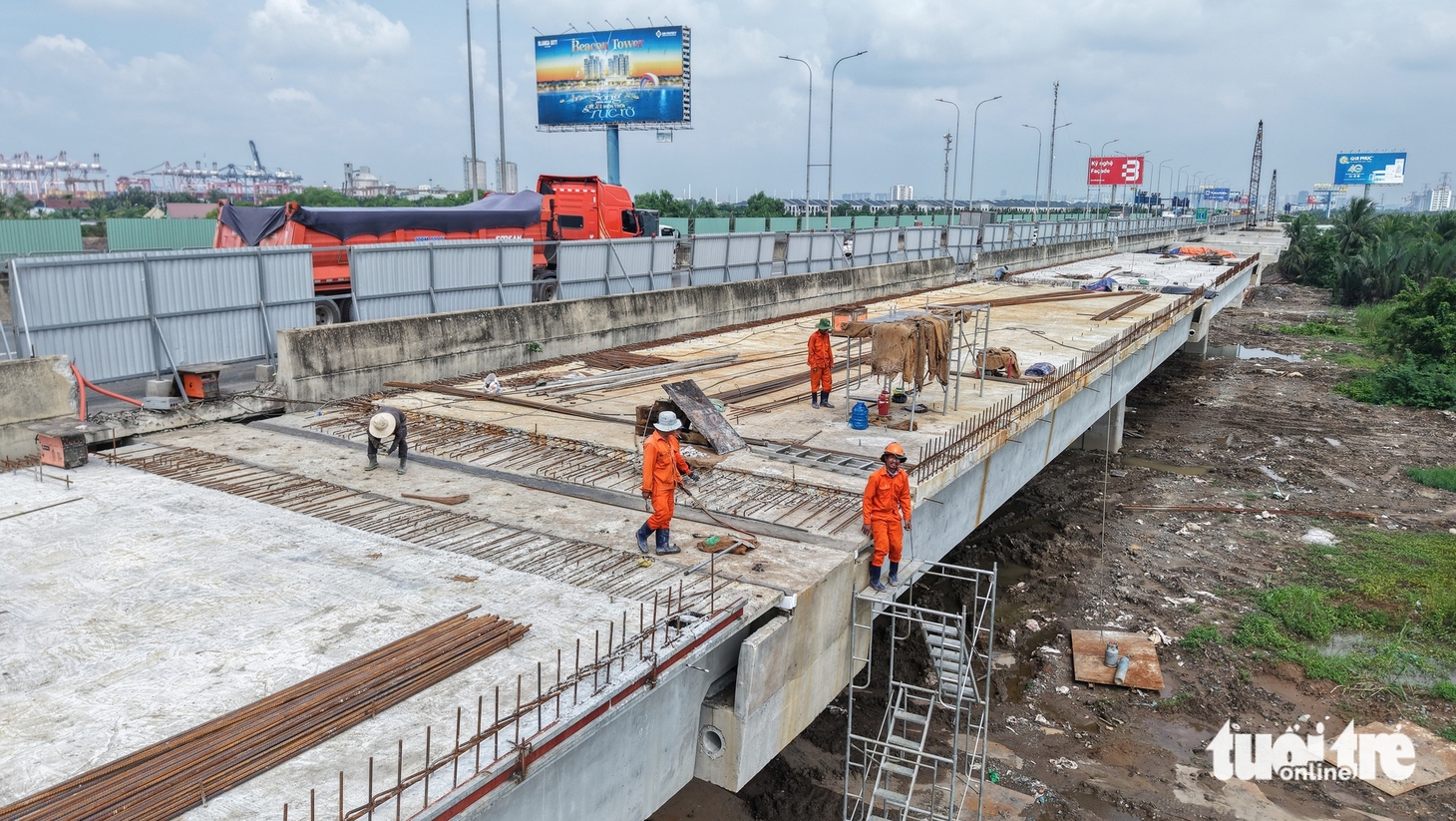 Những hình ảnh mới nhất trên đại công trường mở rộng cao tốc TP.HCM - Long Thành - Ảnh 2.