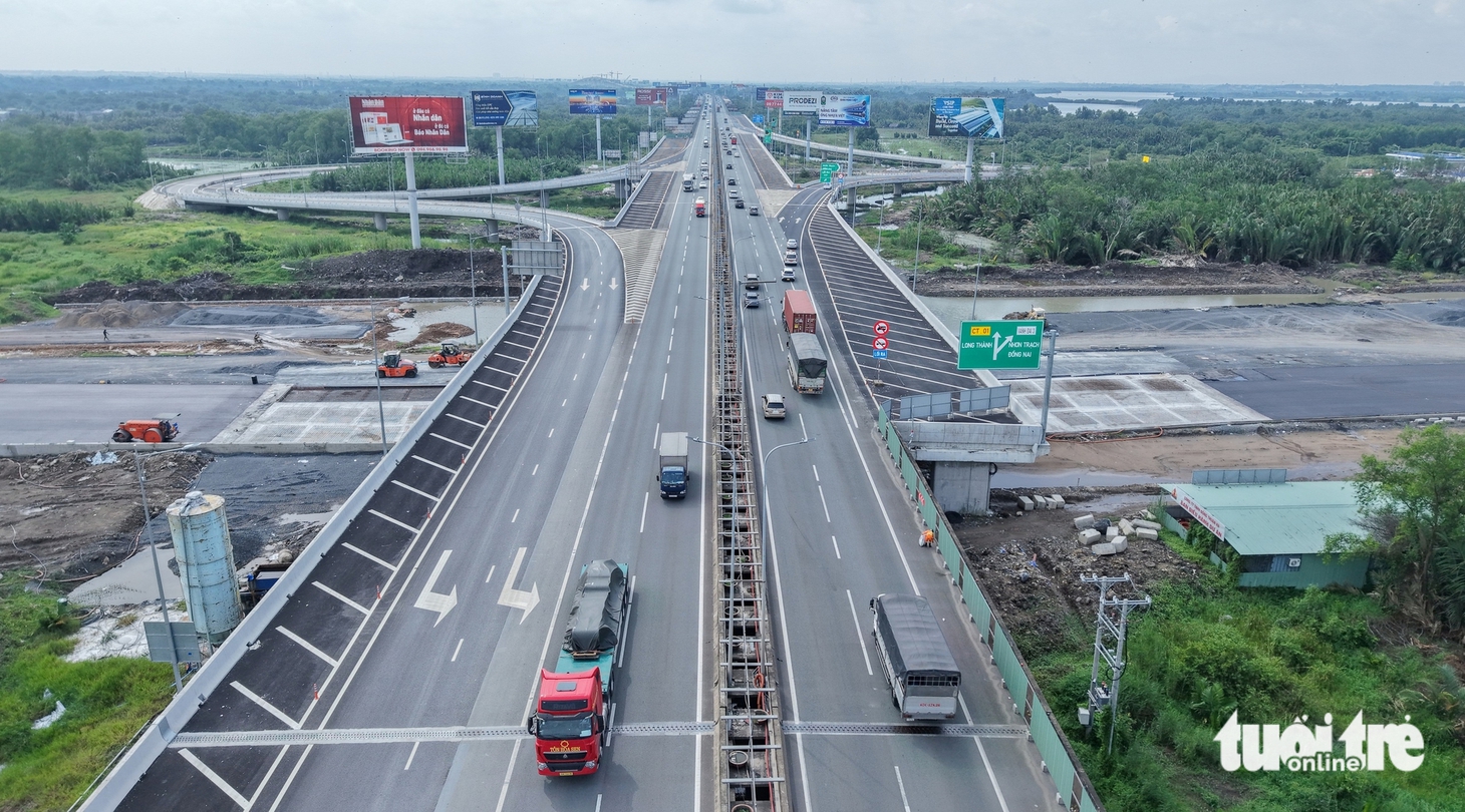Những hình ảnh mới nhất trên đại công trường mở rộng cao tốc TP.HCM - Long Thành - Ảnh 4.