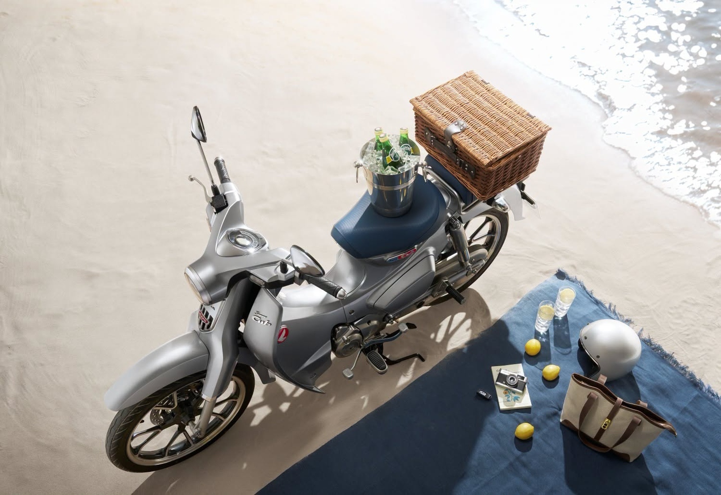Honda Super Cub có bản mới bắt mắt hơn, phanh ABS, dùng được xăng sinh học - Ảnh 14.