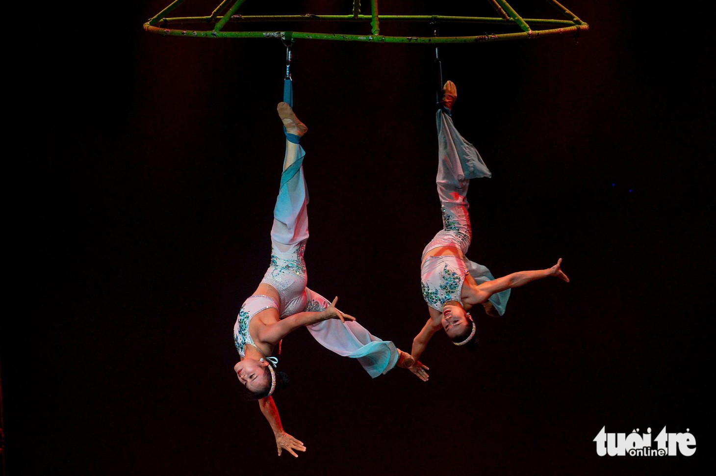 ‘Kỳ quan sân khấu’ Đất nước thiên hùng ca chính thức cập bến Vinpearl Theatre, xem không rời mắt, quá mãn nhãn - Ảnh 3.