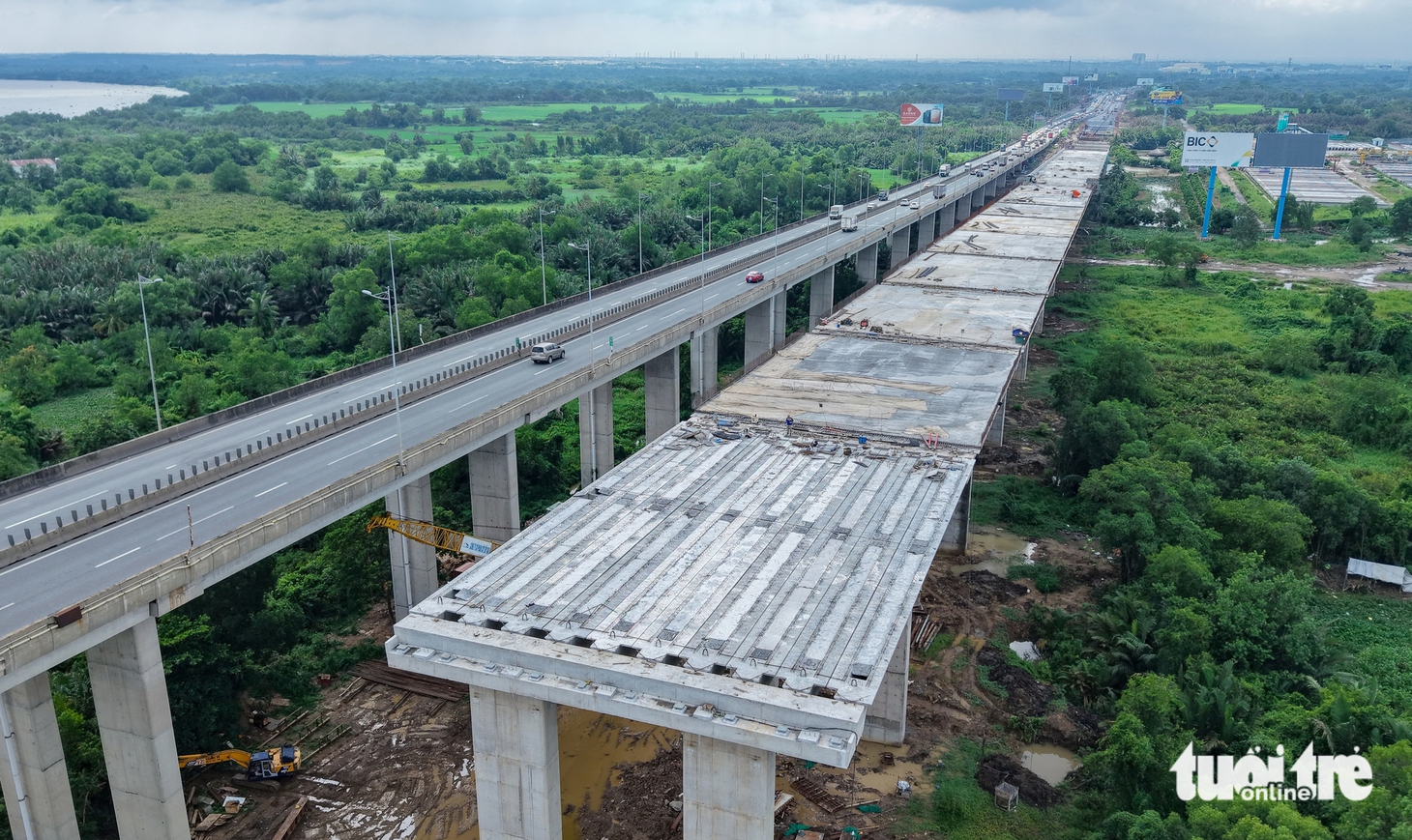 Xuyên ngày đêm thi công ở cầu Long Thành 2 - Ảnh 4.