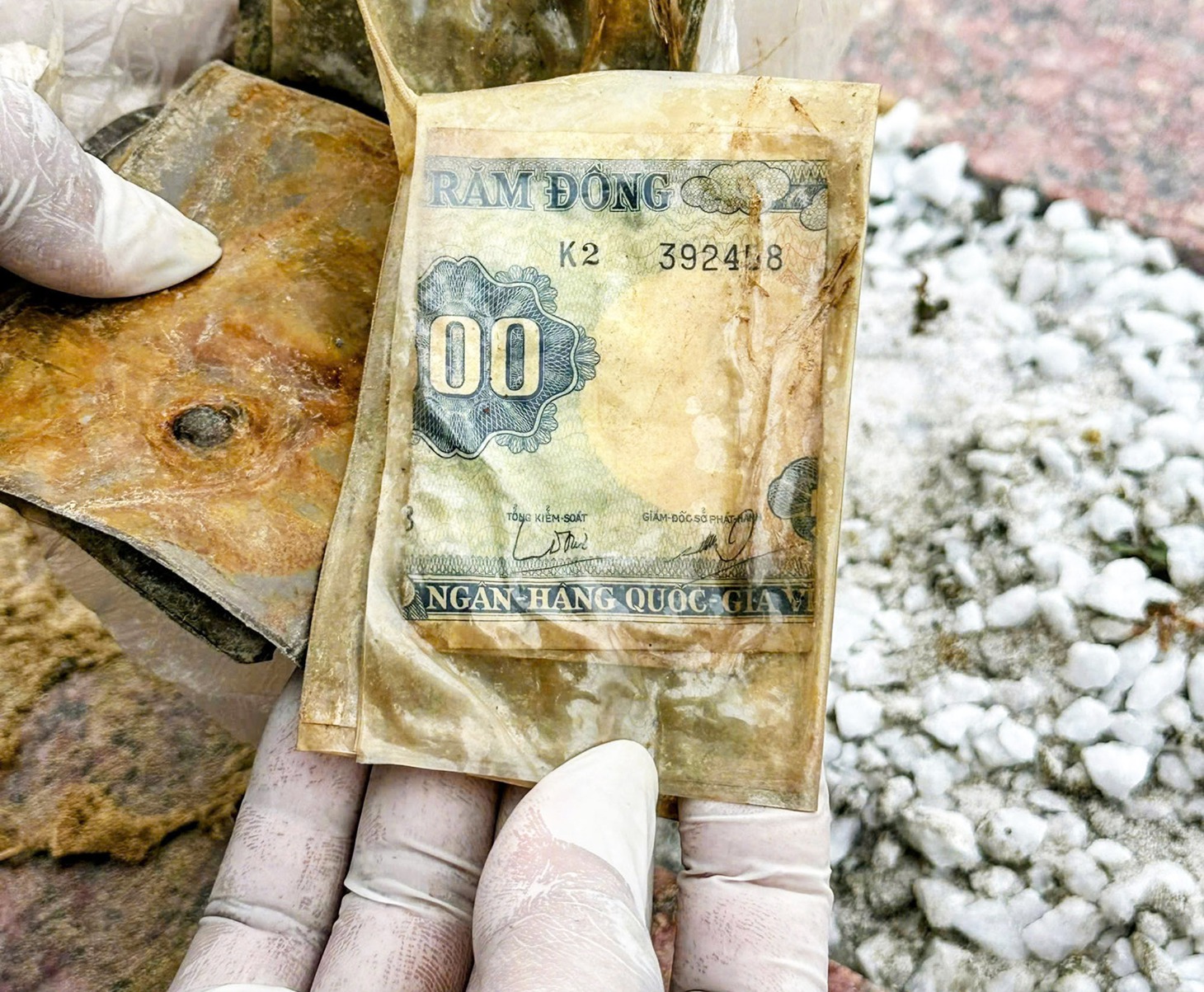 Tấm ảnh chàng trai bong tróc nửa khuôn mặt, khi lấy mẫu hài cốt liệt sĩ - Ảnh 5.