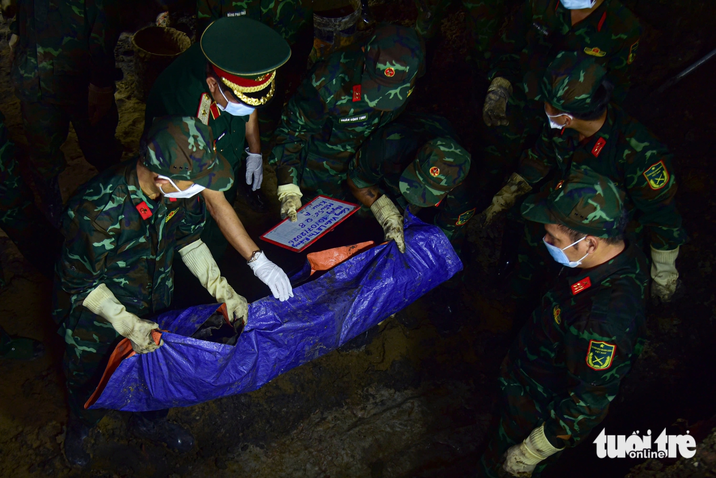 Những di vật 58 năm mở ra manh mối tìm người thân các liệt sĩ tại công viên Lê Thị Riêng - Ảnh 10.