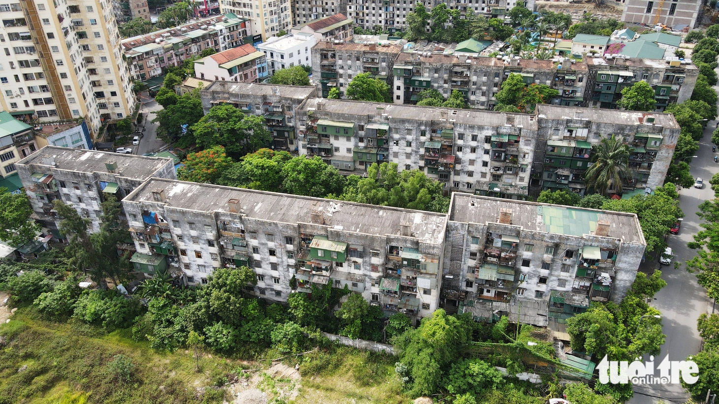 Người dân bất an sống trong chung cư 50 năm tuổi 'rệu rã' - Ảnh 3.