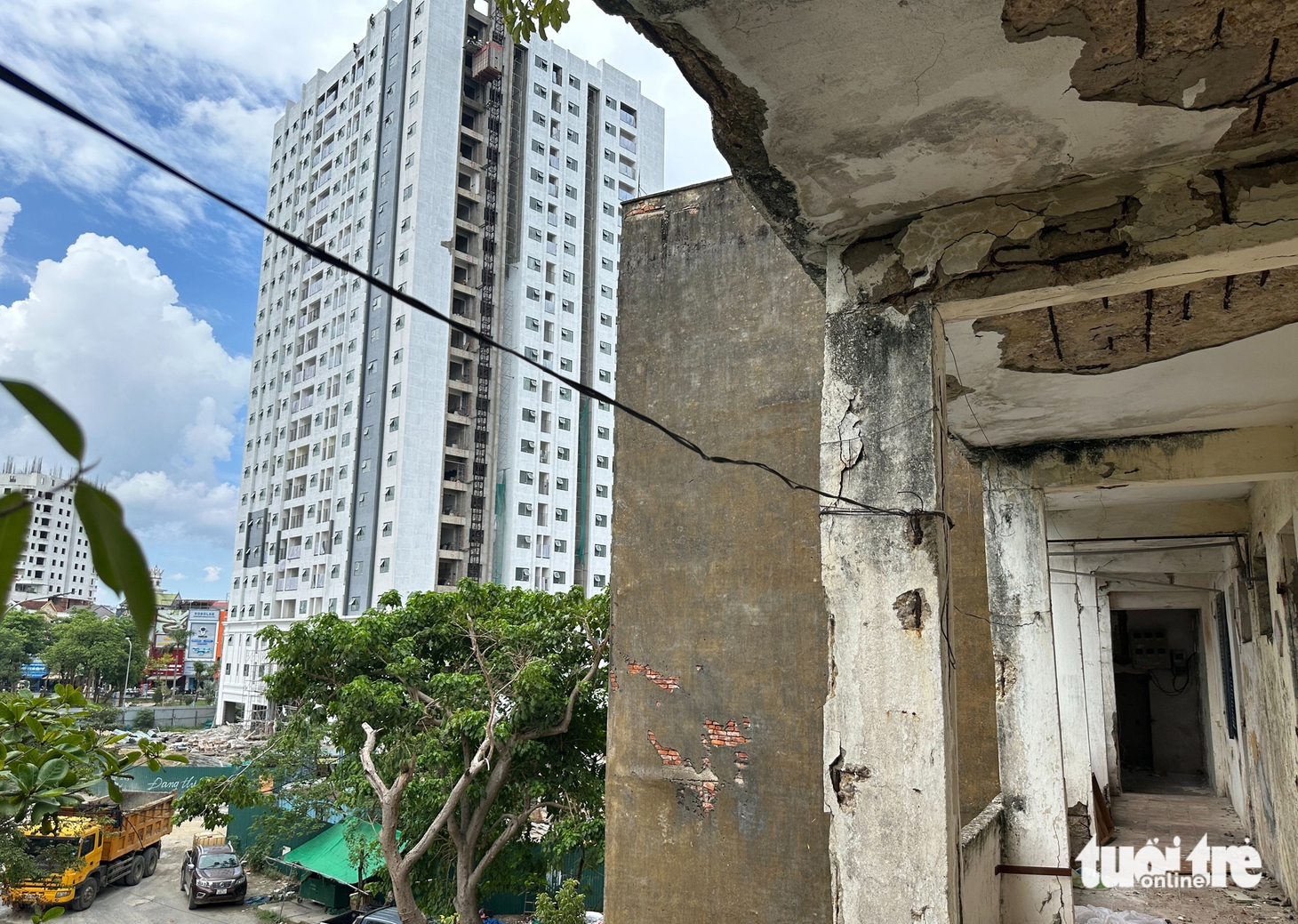 Người dân bất an sống trong chung cư 50 năm tuổi 'rệu rã' - Ảnh 13.