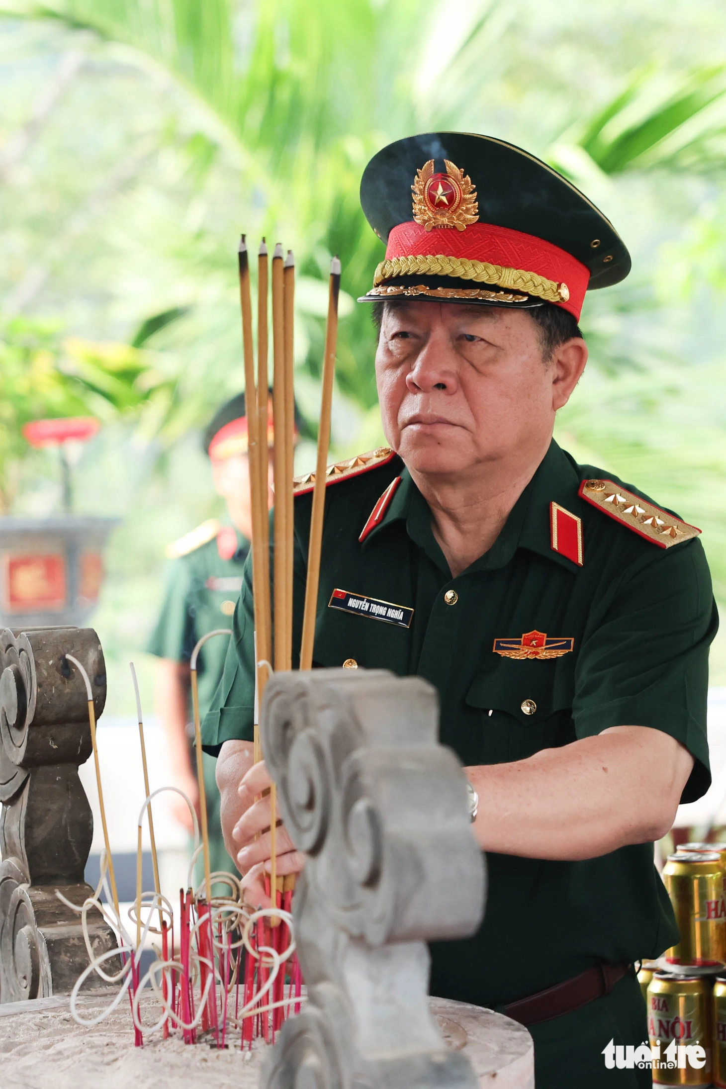 Đại tướng Nguyễn Trọng Nghĩa viếng liệt sĩ tại Mặt trận Vị Xuyên - Ảnh 4.