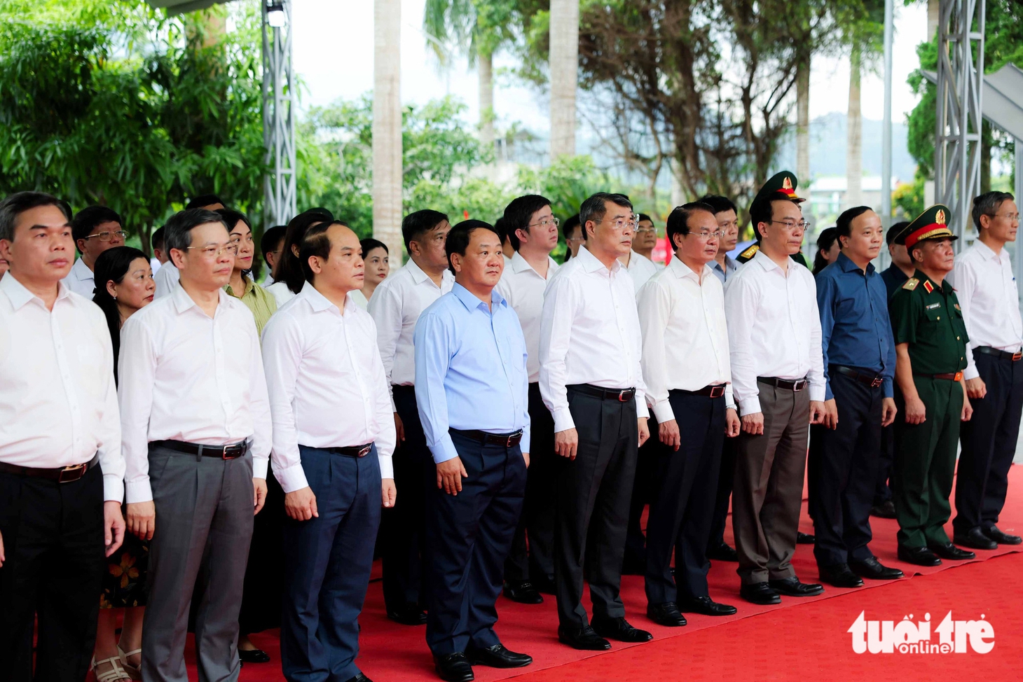 Thủ tướng Lê Minh Hưng dâng hương tại Nghĩa trang Liệt sĩ Quốc gia Vị Xuyên - Ảnh 3.