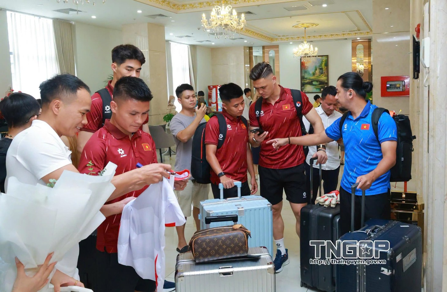 Lên tuyển Việt Nam bằng 'vé vớt', Khổng Minh Gia Bảo sẵn sàng đấu Myanmar - Ảnh 7.