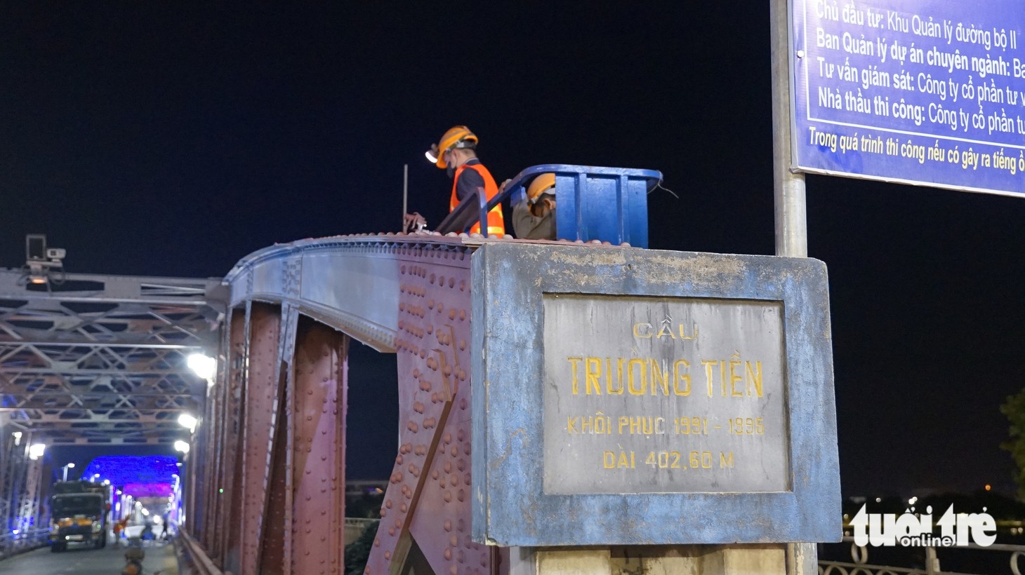 Kỹ sư và công nhân thức xuyên đêm ‘làm đẹp’ cầu Trường Tiền biểu tượng xứ Huế - Ảnh 8.