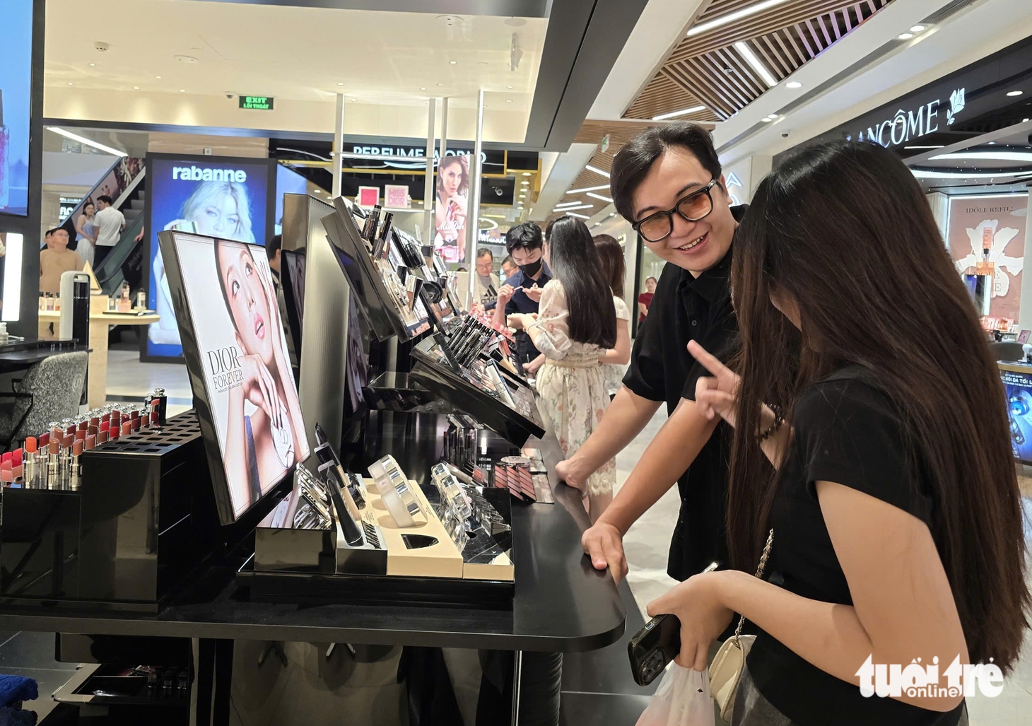 Nghịch lý khi chính gen Z mới đang 'hồi sinh' các trung tâm thương mại - Ảnh 2.
