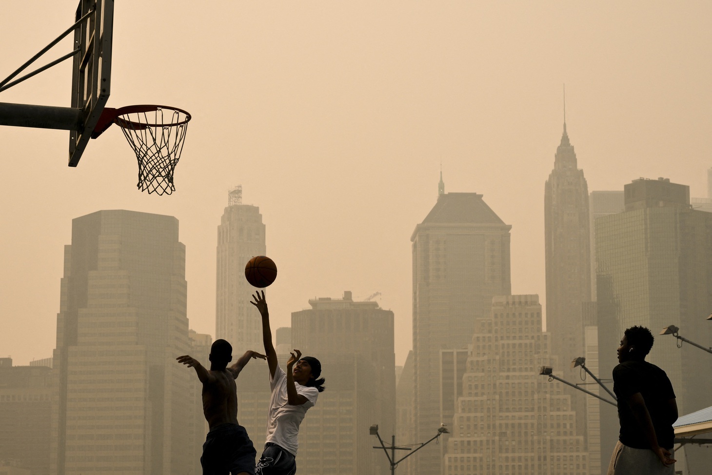 New York chìm trong khói cháy rừng từ Canada - Ảnh 5.