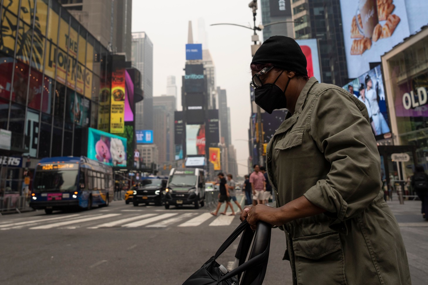 New York chìm trong khói cháy rừng từ Canada - Ảnh 2.