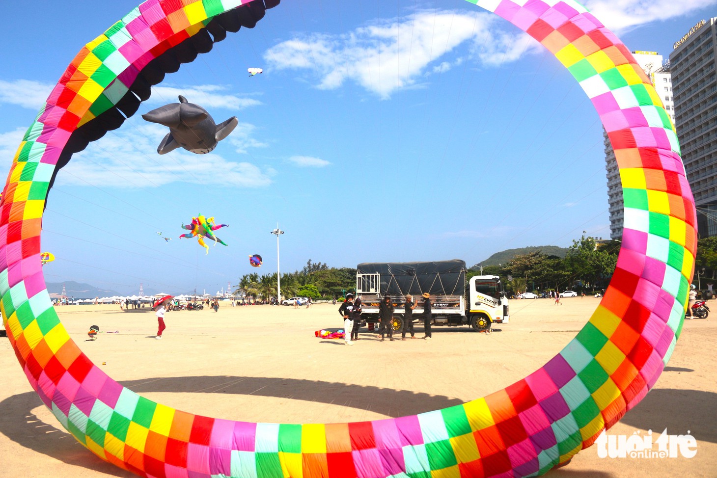 Vận động viên lướt ván diều ở Festival Biển 2026 - Ảnh 4.
