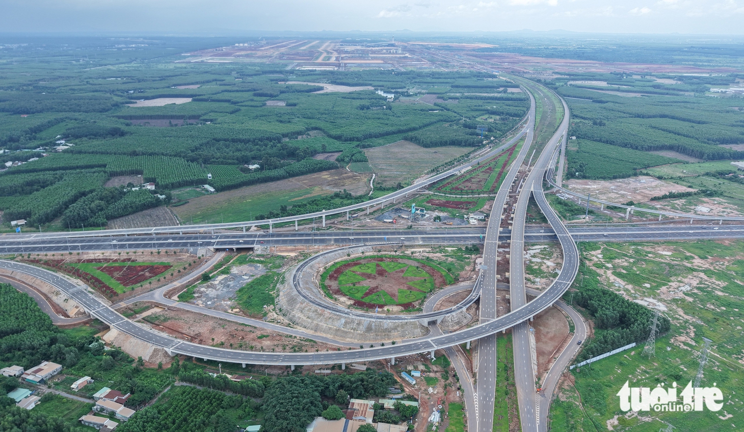 Đường vào “trái tim” công trường xây dựng sân bay Long Thành - Ảnh 1.