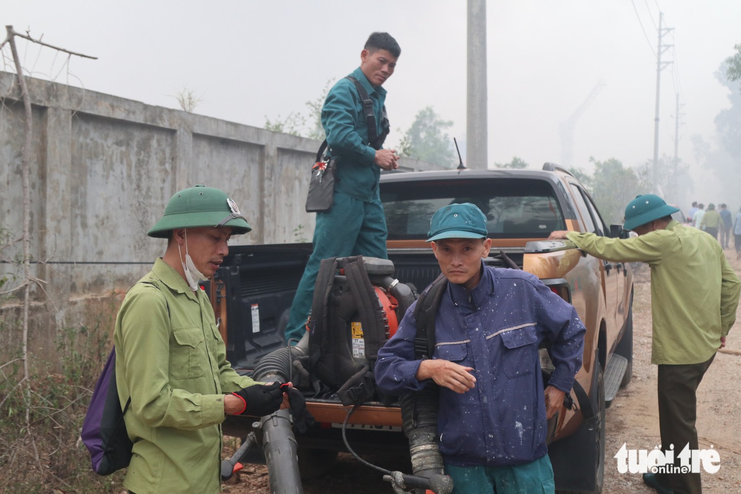 Bãi rác lớn nhất Nghệ An cháy dữ dội, lửa lan làm cháy rừng - Ảnh 6.
