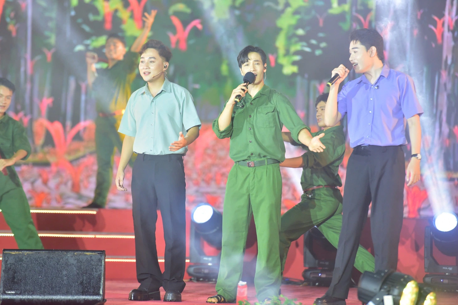 'Rạng rỡ tên Người' kết nối triệu trái tim hướng về thành phố 50 năm mang tên Bác - Ảnh 5.