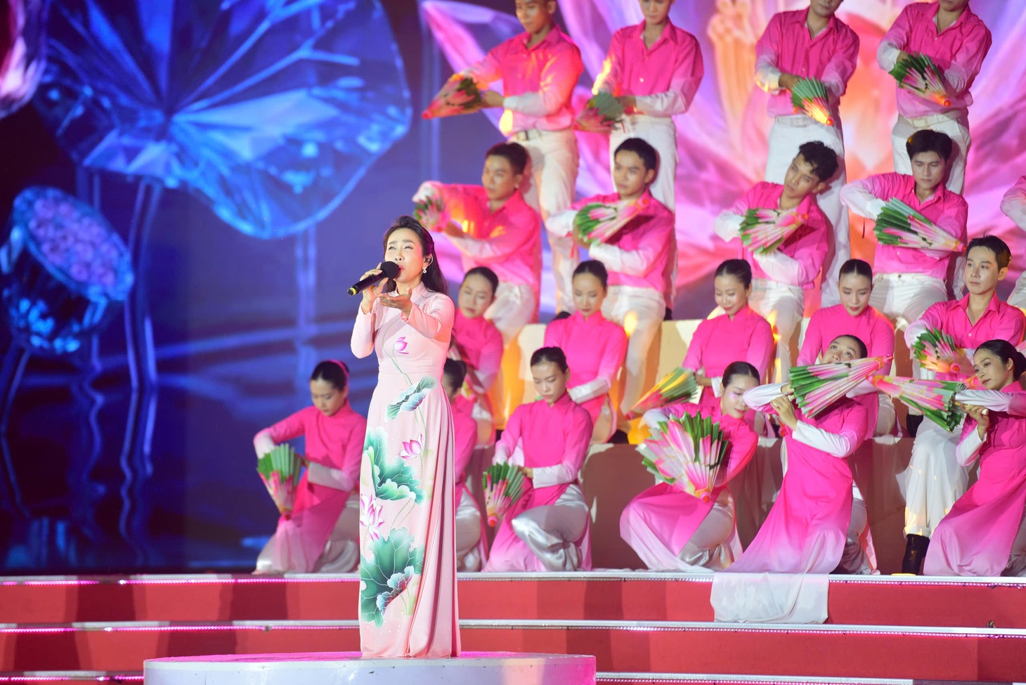 'Rạng rỡ tên Người' kết nối triệu trái tim hướng về thành phố 50 năm mang tên Bác - Ảnh 1.