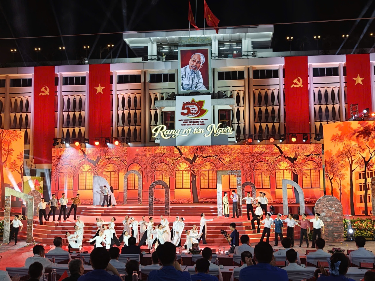 'Rạng rỡ tên Người' kết nối triệu trái tim hướng về thành phố 50 năm mang tên Bác - Ảnh 7.