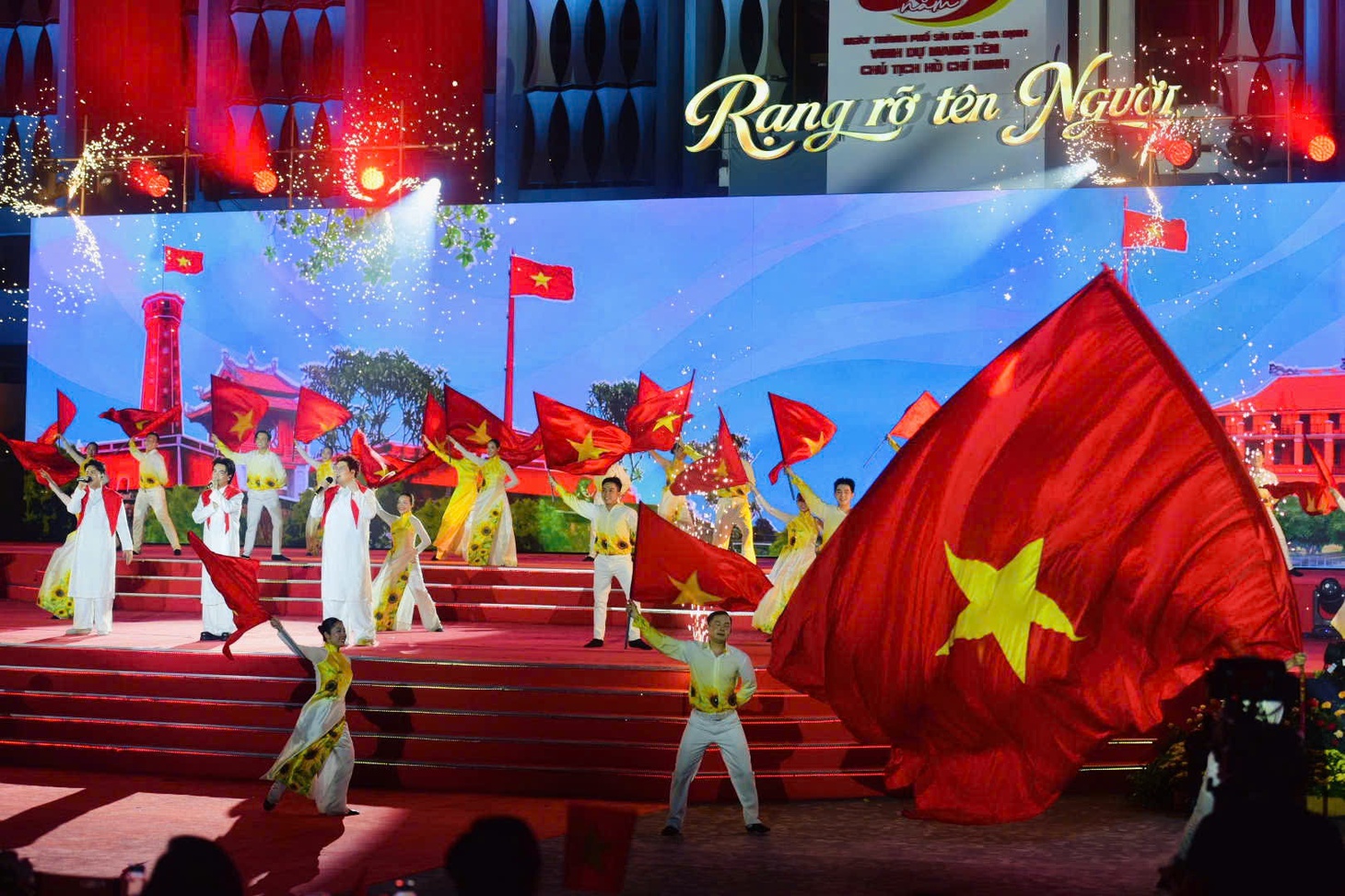 'Rạng rỡ tên Người' kết nối triệu trái tim hướng về thành phố 50 năm mang tên Bác - Ảnh 4.