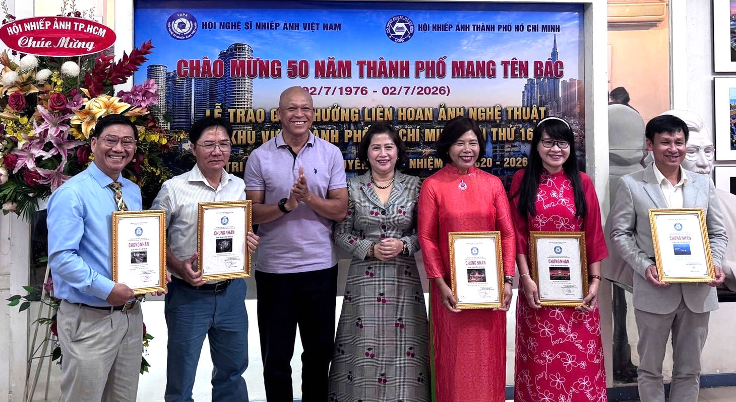 Những khoảnh khắc đẹp của TP.HCM sau 50 năm mang tên Bác - Ảnh 2.