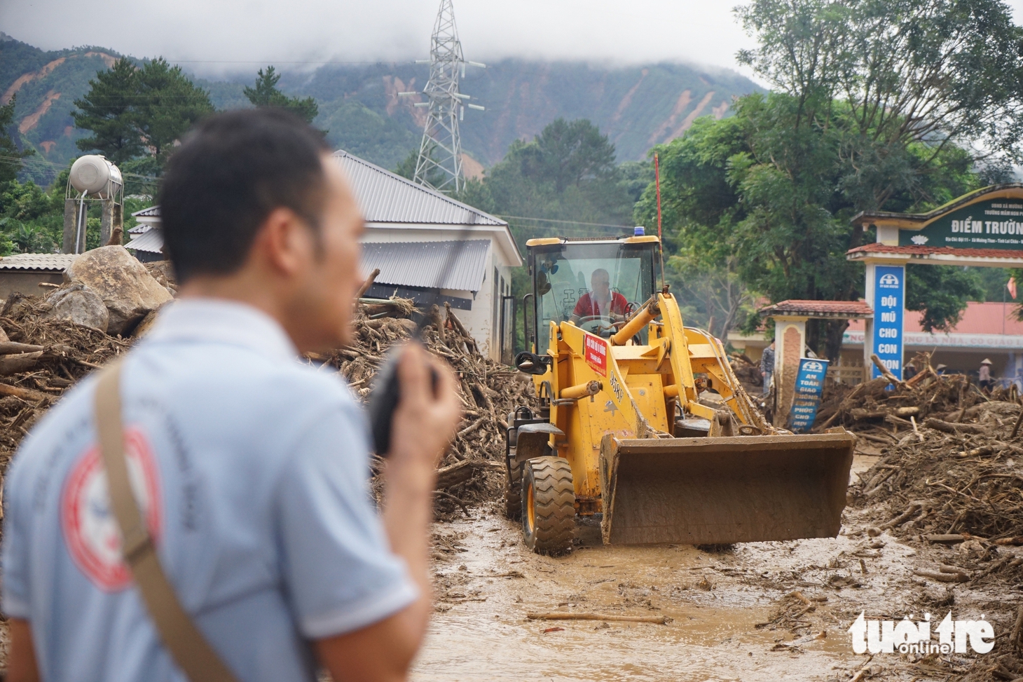Mường Than sau lũ: Cơ nghiệp tiền tỉ tan hoang, bát hương thờ mẹ bằng thân cây chuối - Ảnh 7.