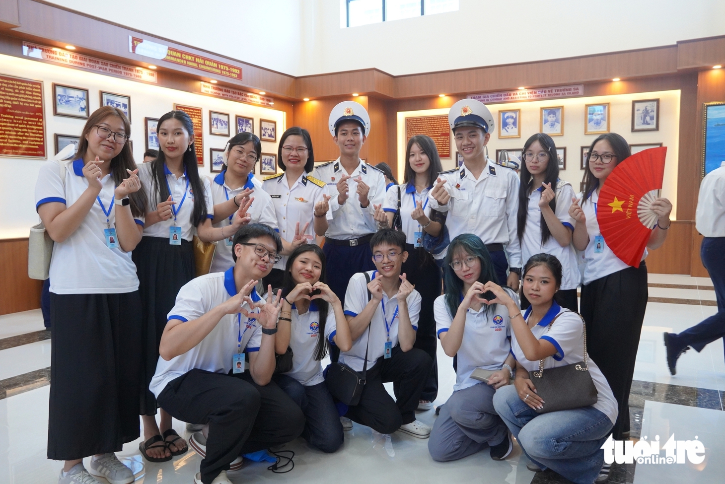 Kiều bào trẻ giao lưu với chiến sĩ, học viên Học viện Hải quân tại Nha Trang - Ảnh 3.