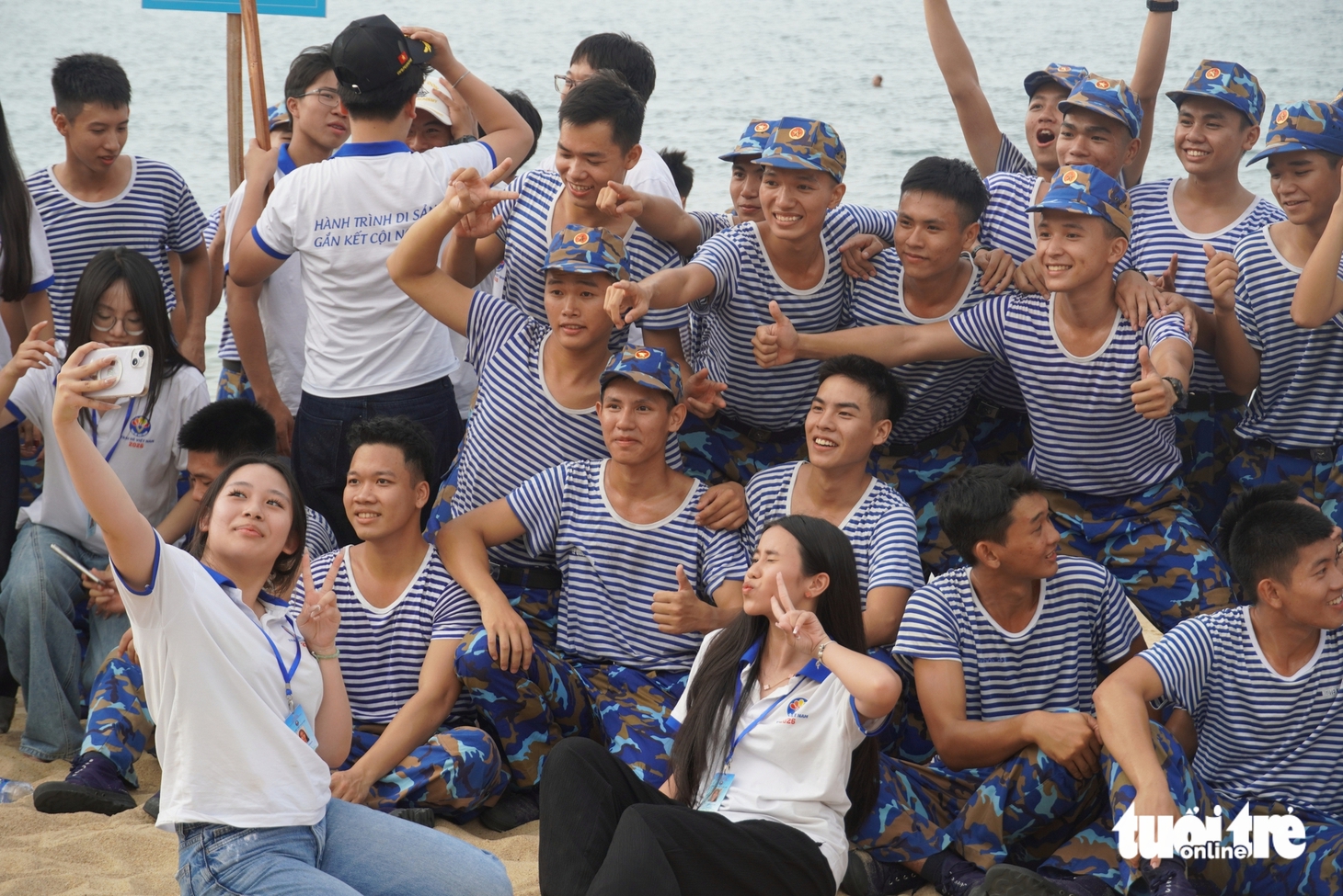 Kiều bào trẻ giao lưu với chiến sĩ, học viên Học viện Hải quân tại Nha Trang - Ảnh 11.