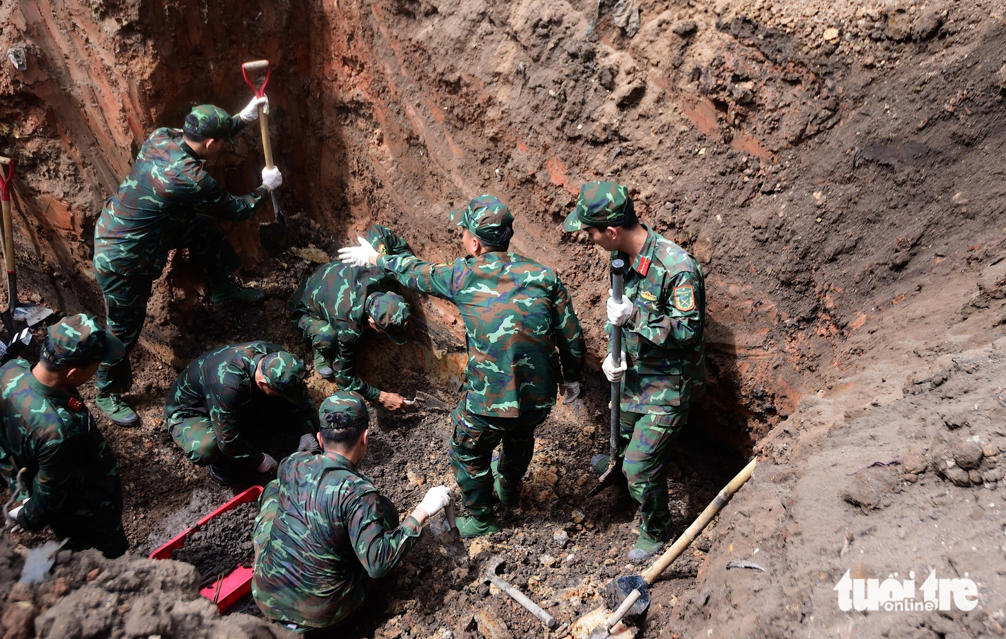 Đại tướng Phan Văn Giang dâng hương tưởng niệm các anh hùng liệt sĩ tại công viên Lê Thị Riêng - Ảnh 7.