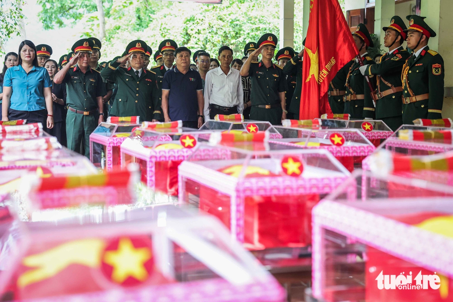 Dòng người đội nắng tiễn đưa 34 liệt sĩ rời chiến trường Vị Xuyên  - Ảnh 4.