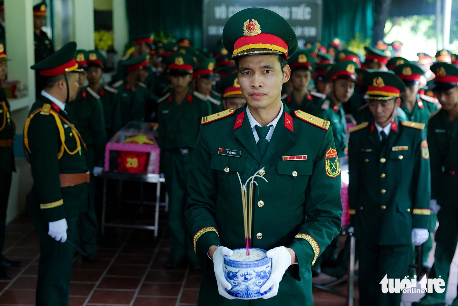 Dòng người đội nắng tiễn đưa 34 liệt sĩ rời chiến trường Vị Xuyên  - Ảnh 10.