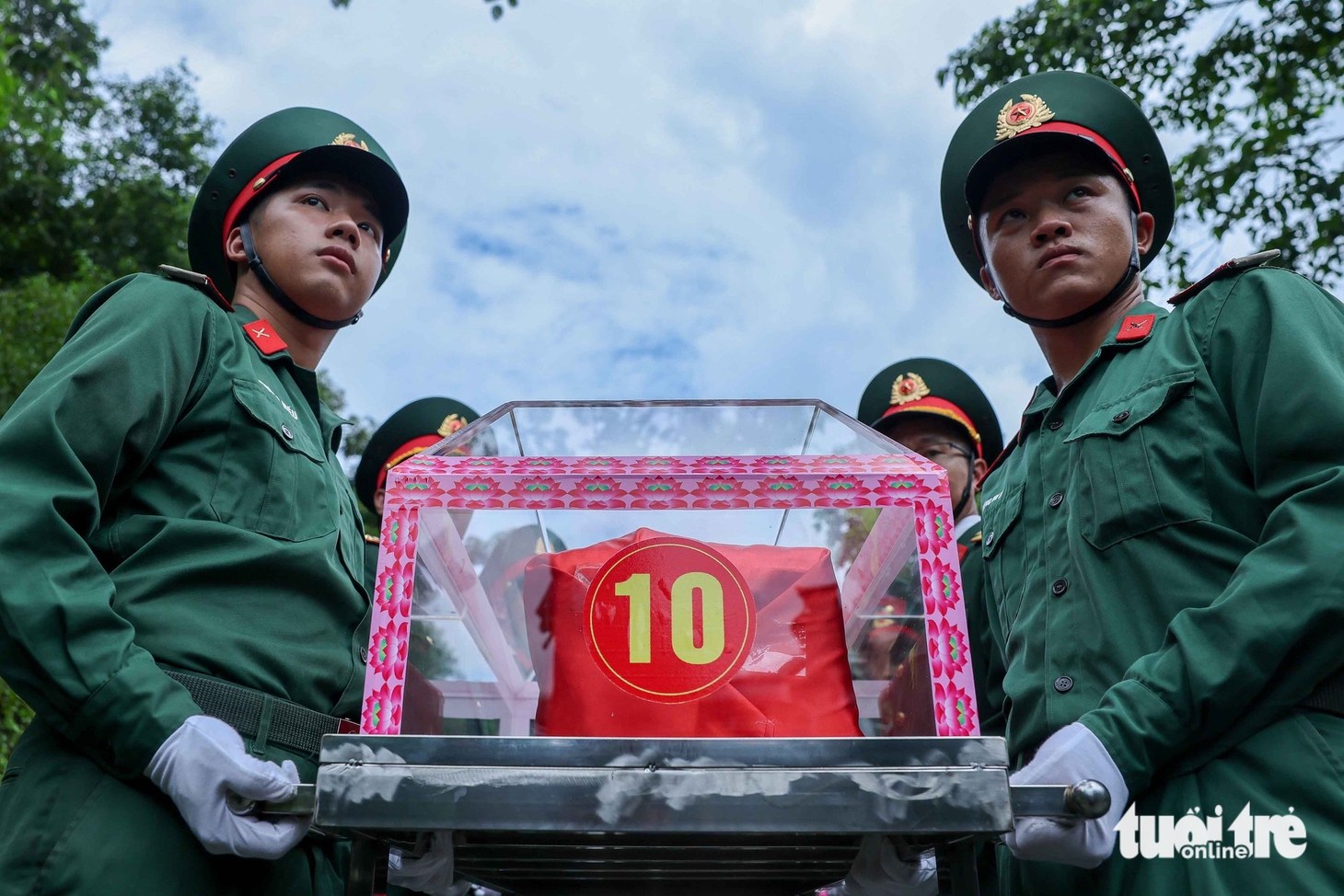 Dòng người đội nắng tiễn đưa 34 liệt sĩ rời chiến trường Vị Xuyên  - Ảnh 11.